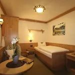 Отель Hubertus Am Thumsee - Ruhe Fruehstueck Und Alpenpanorama Бад-Райхенхалль